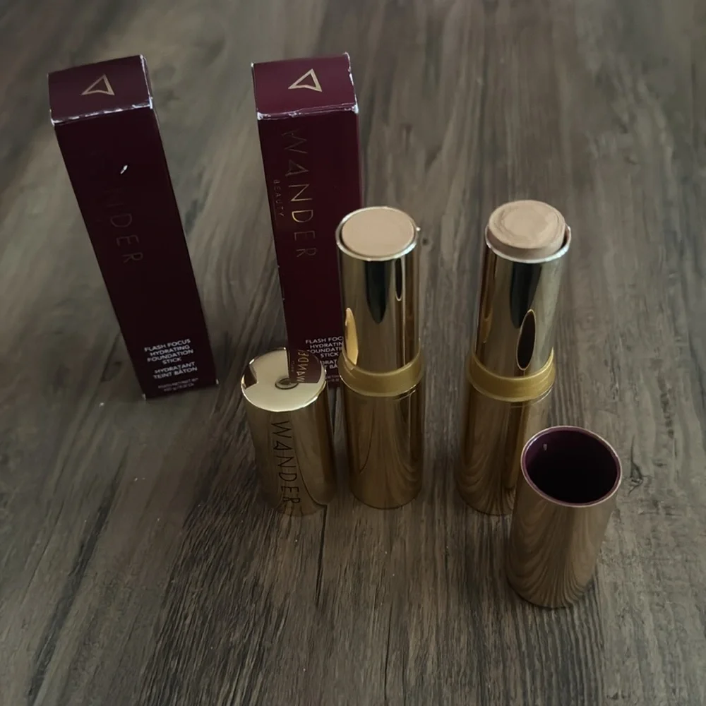 Wander Flash Focus Hydrating Stick Shade Golden Medium